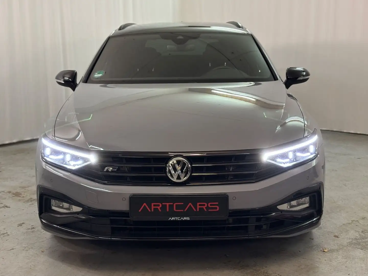 Volkswagen Passat Variant 2.0 TSI 4MO R Line LimitedEdition Grijs - 2
