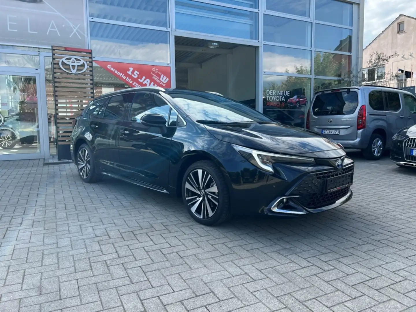 Toyota Corolla TS 2.0 Hybrid Teamplayer Technik LED ACC El. Heckk Noir - 1