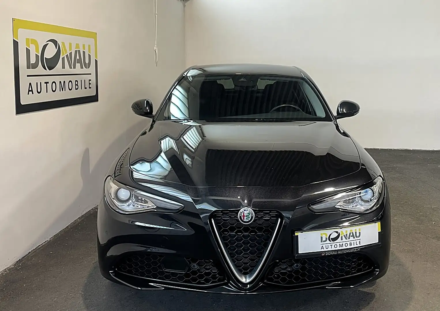 Alfa Romeo Giulia Magnifica 2,2 160 ATX RWD * ERSTBESITZ * GARANT... Schwarz - 2