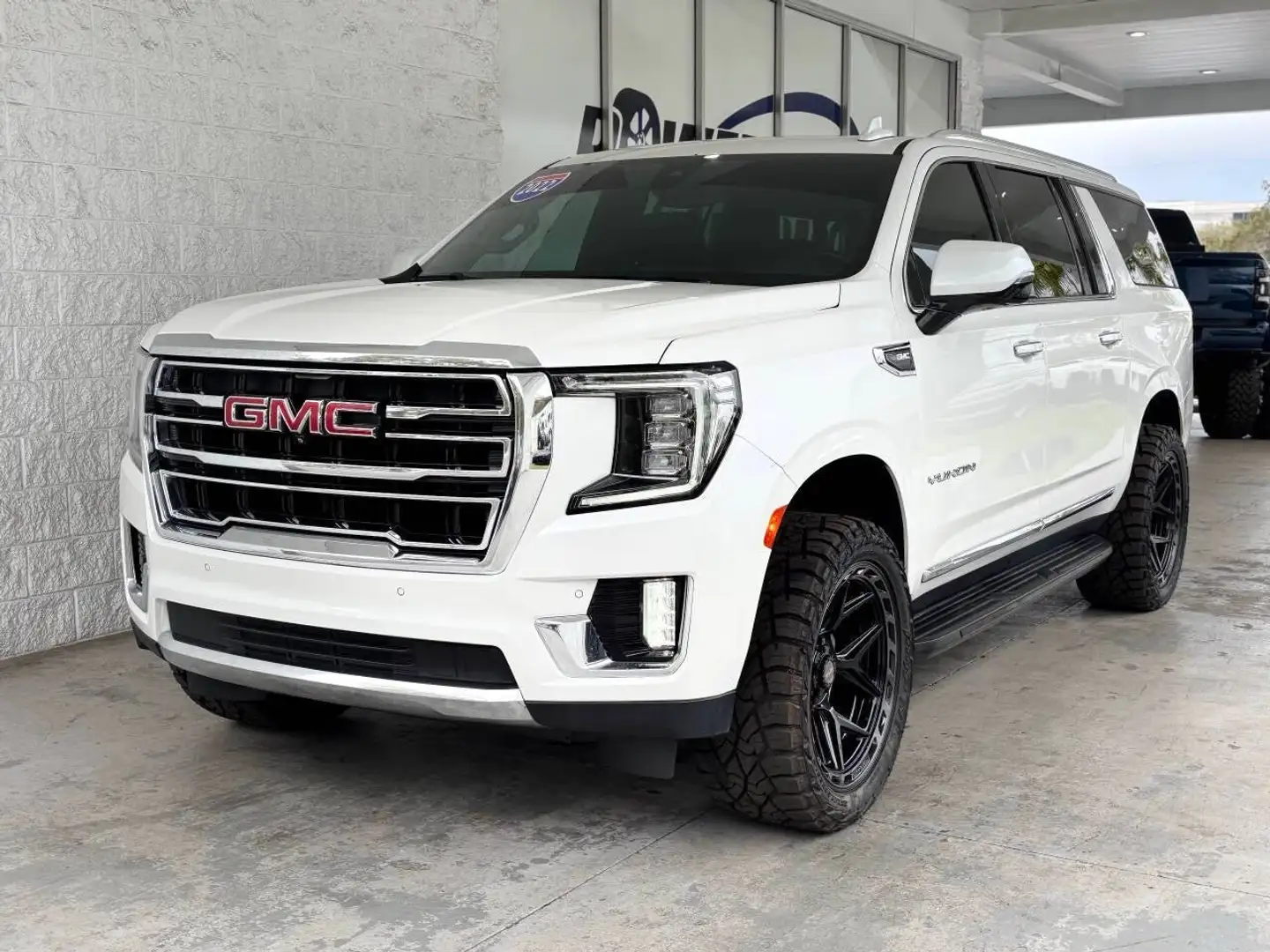 GMC Yukon XL SLT 4x2 4dr SUV Weiß - 2