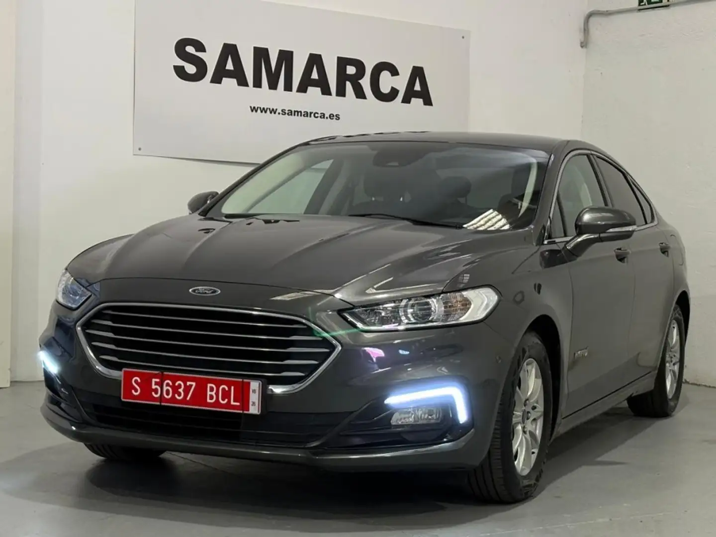 Ford Mondeo Sedán 2.0 HEV Trend Gris - 1