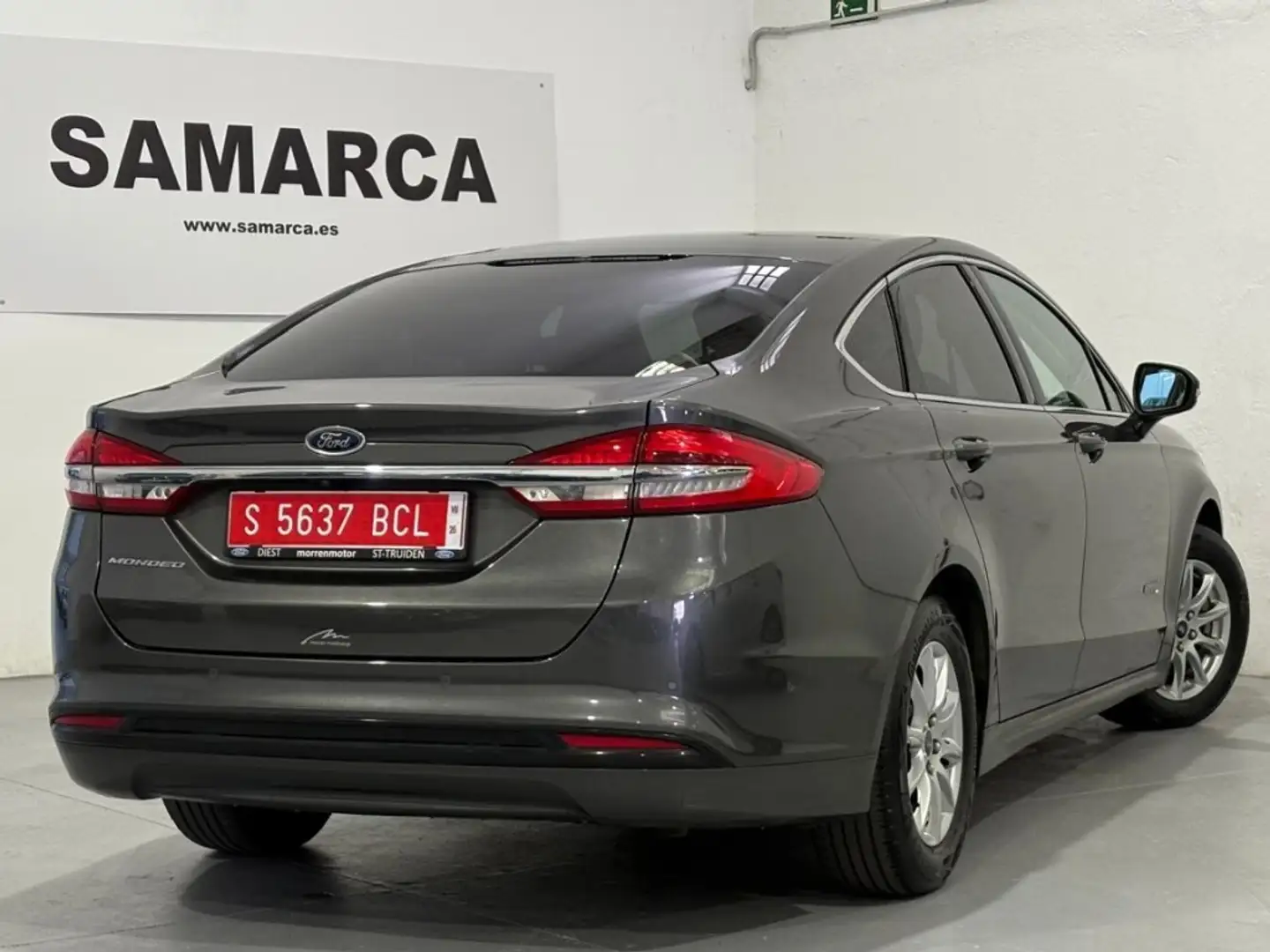 Ford Mondeo Sedán 2.0 HEV Trend Gris - 2