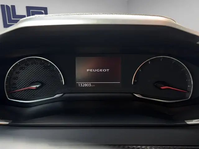Peugeot 208 view 10