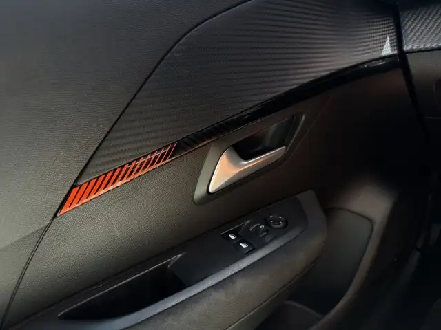 Peugeot 208 view 13
