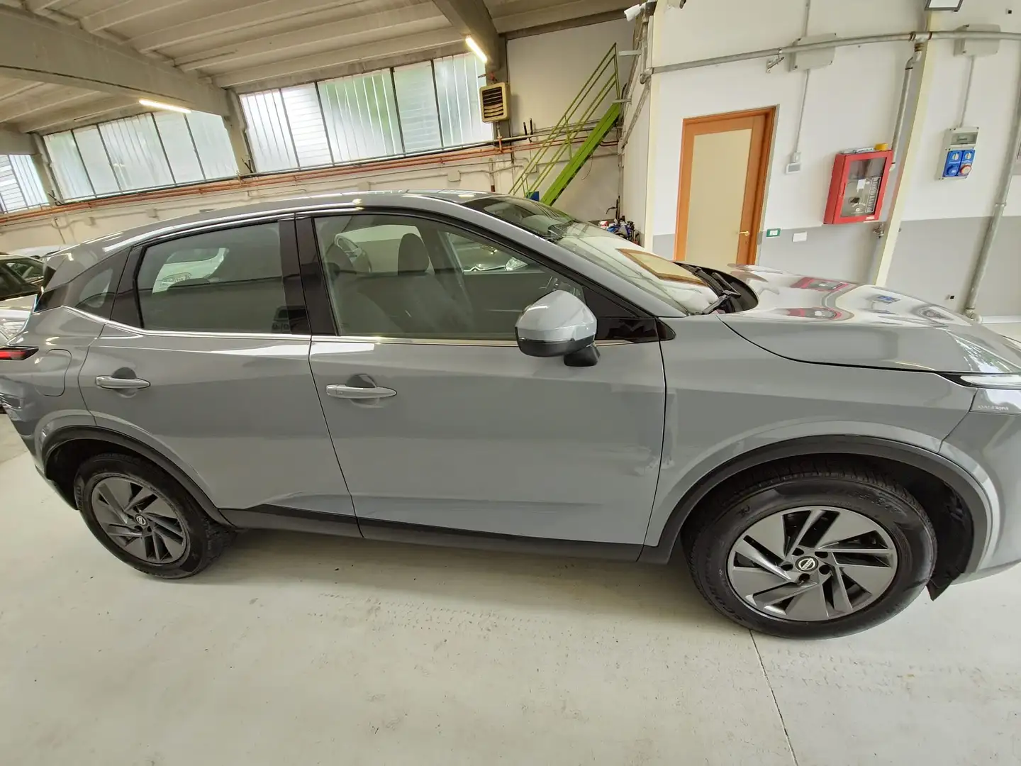 Nissan Qashqai Qashqai 1.3 mhev Business 2wd 140cv Gris - 2