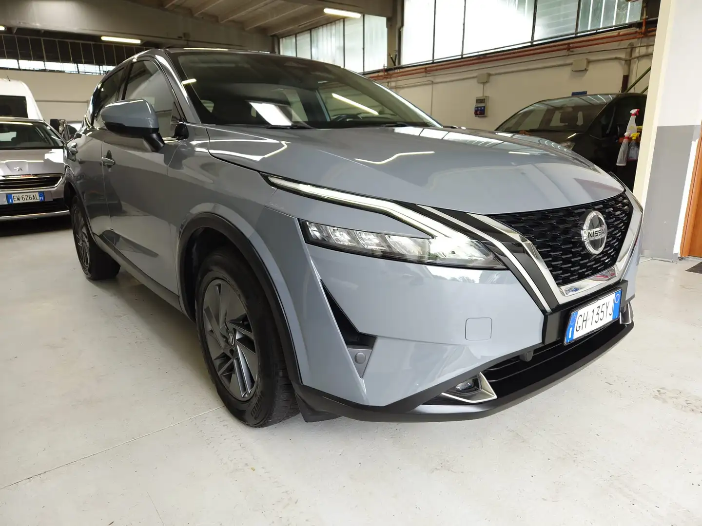 Nissan Qashqai Qashqai 1.3 mhev Business 2wd 140cv Gris - 1