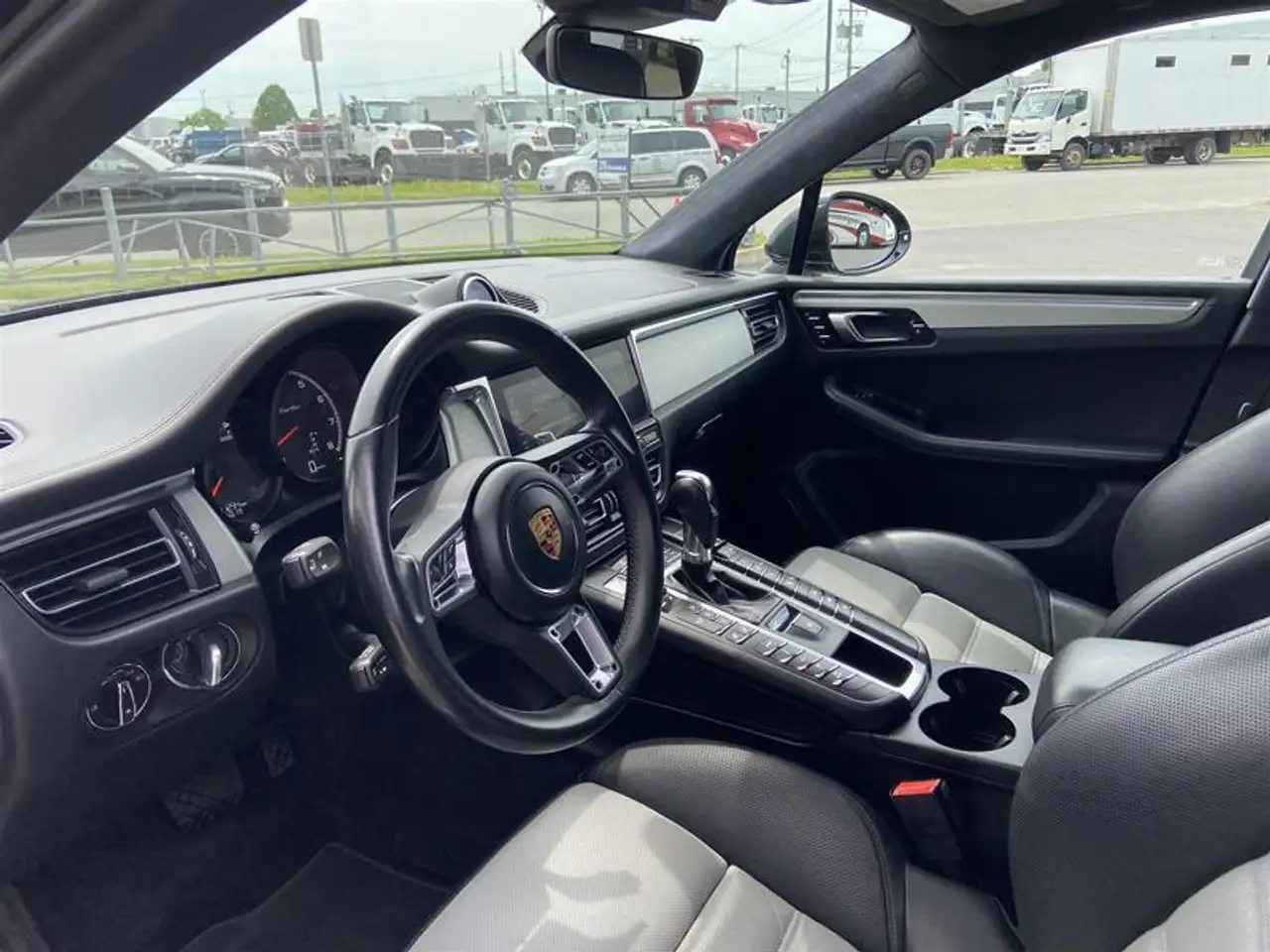 Porsche Macan снимка Porsche Macan
