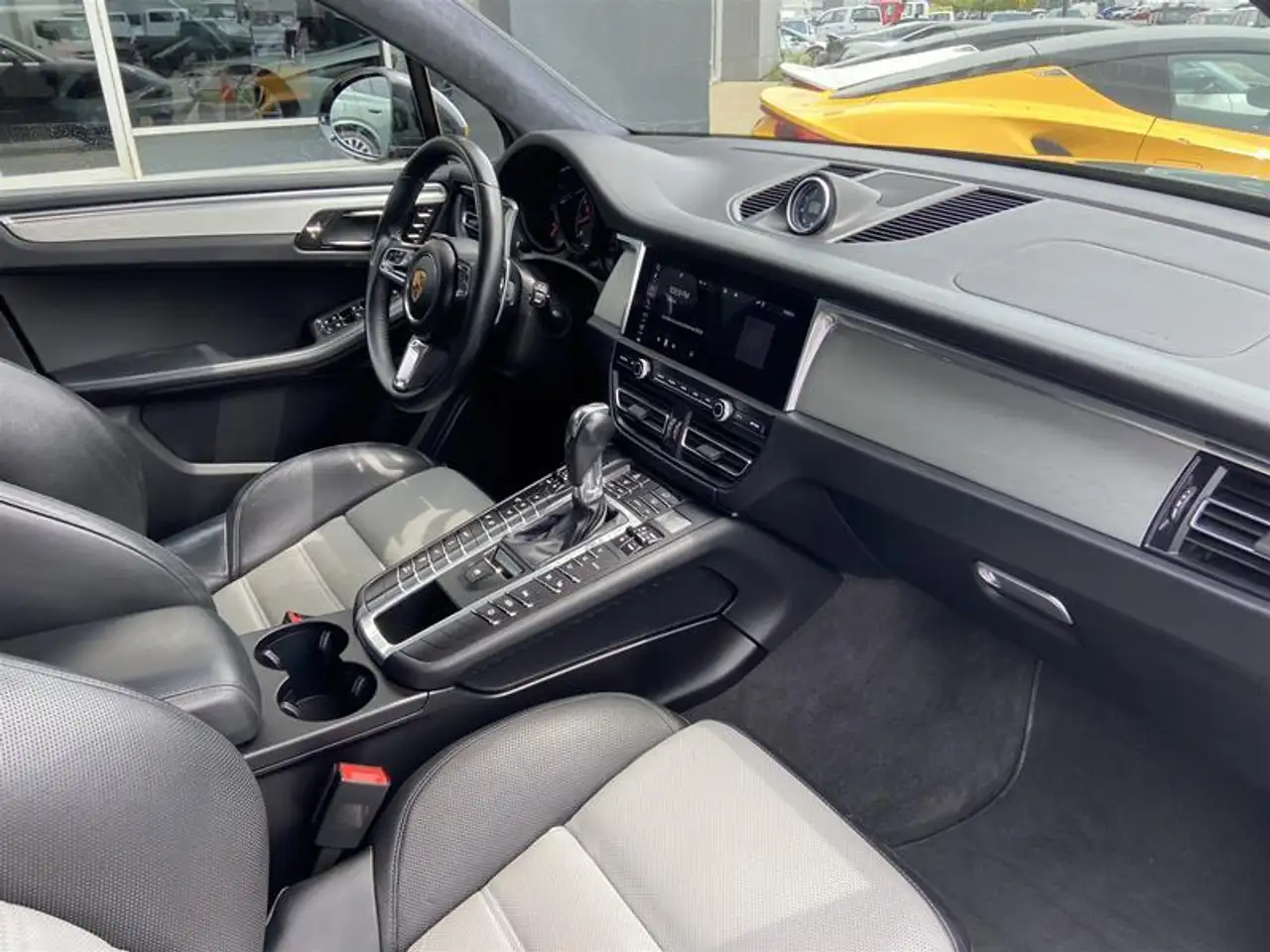 Porsche Macan снимка Porsche Macan