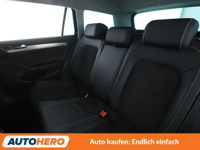 Volkswagen Passat view 14