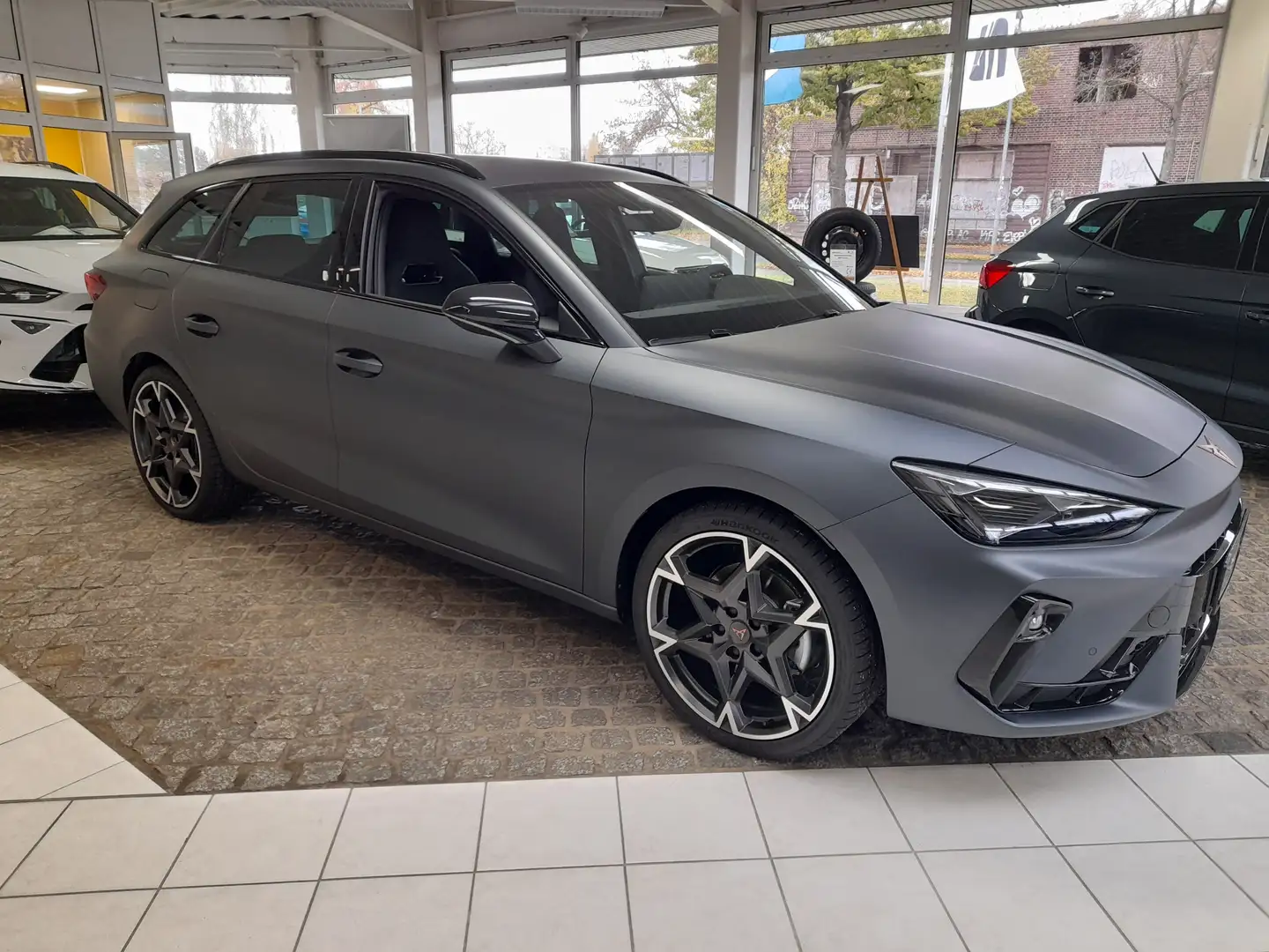 CUPRA Leon Cupra Leon Sportstourer 1.5 eTSI *Mattgrau, DCC* Grau - 2