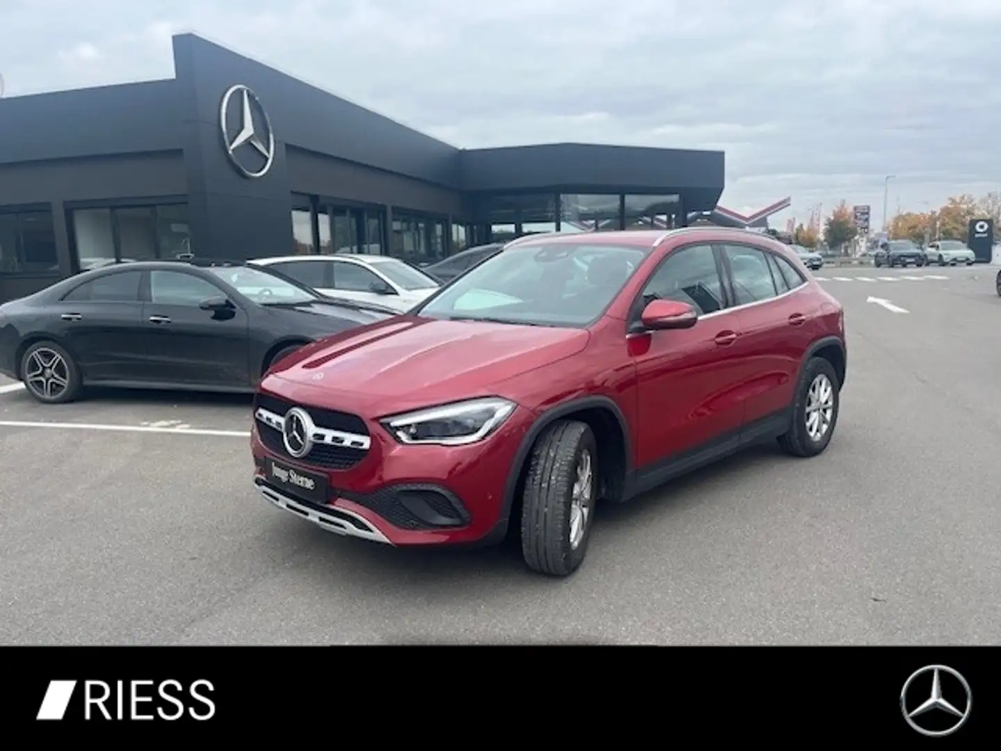 Mercedes-Benz GLA 220 d AHK-KAMERA-DISTR-MULTI-NAVI Rouge - 1