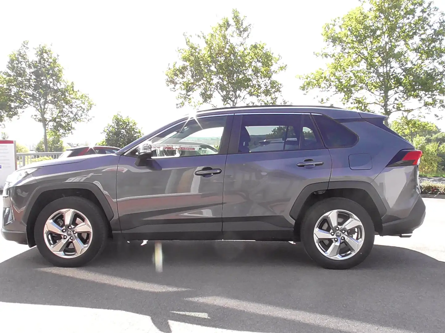 Toyota RAV 4 4x4,Lenkradheizung,Sitzheiztung,Autom.Heckklappe Grau - 2