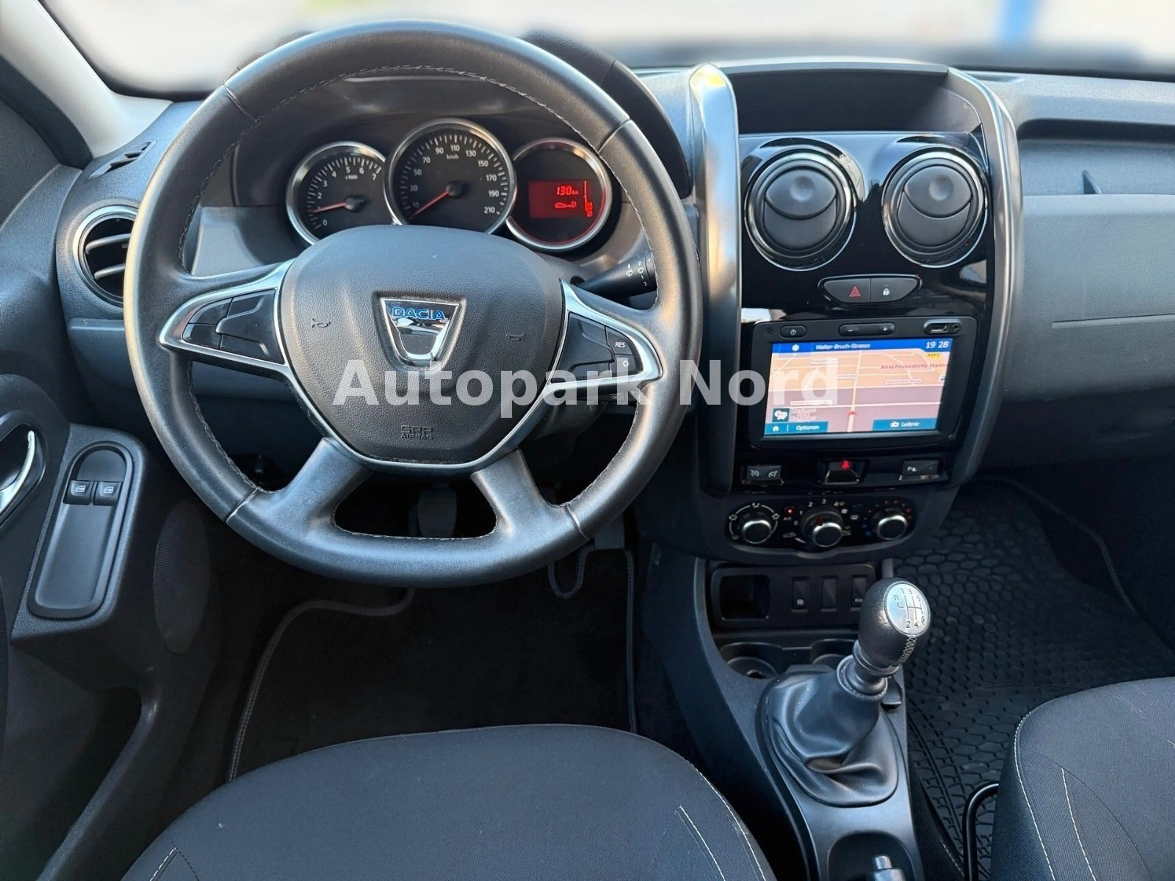 Dacia Duster Black Shadow 4x2/1.HAND/KAMERA/SHZ/TEMP — photo 10