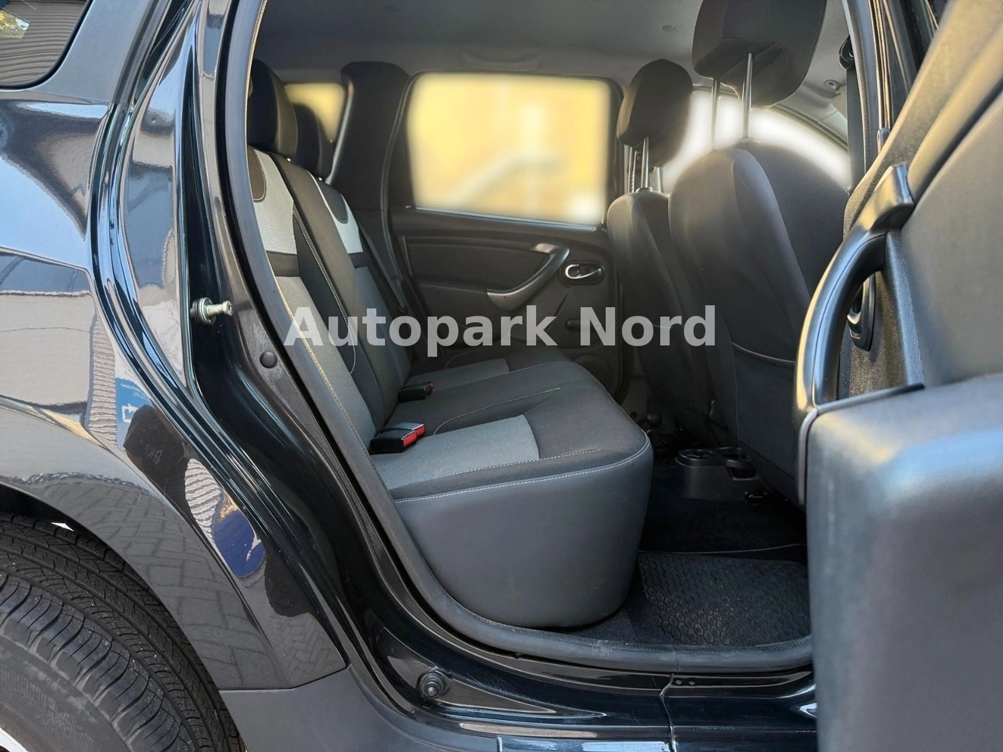 Dacia Duster Black Shadow 4x2/1.HAND/KAMERA/SHZ/TEMP — photo 14