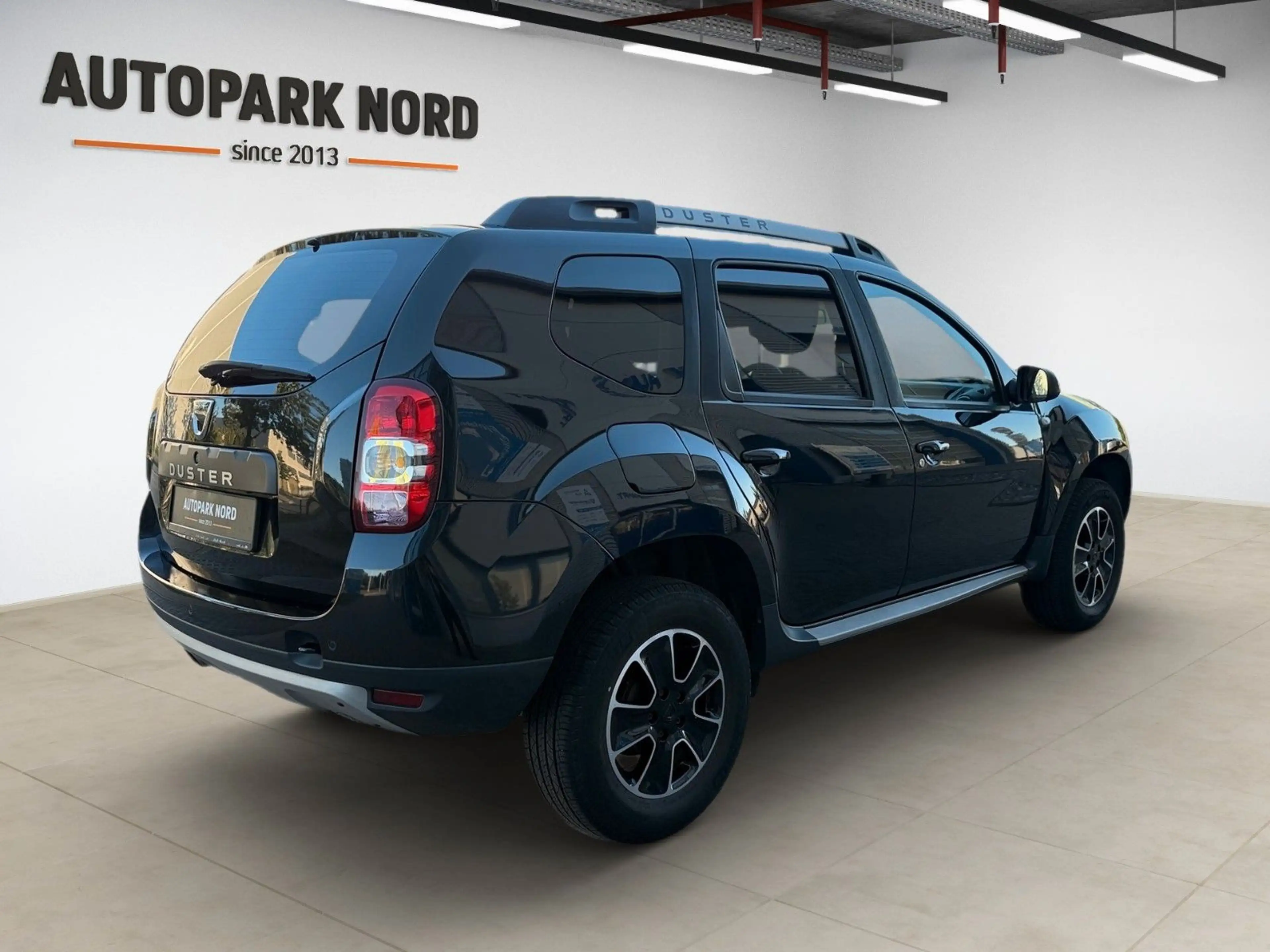 Dacia Duster Black Shadow 4x2/1.HAND/KAMERA/SHZ/TEMP — photo 4