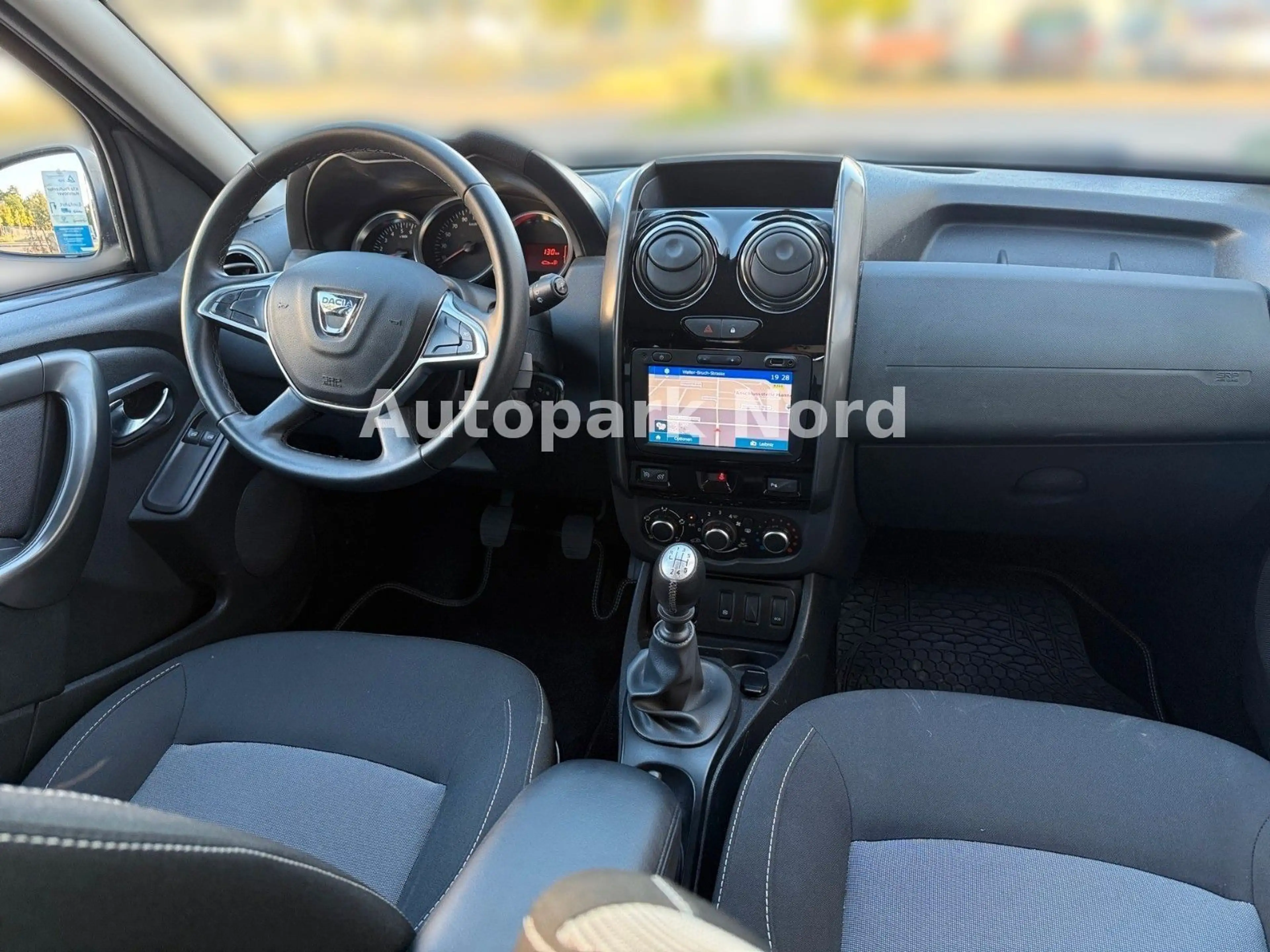 Dacia Duster Black Shadow 4x2/1.HAND/KAMERA/SHZ/TEMP — photo 12