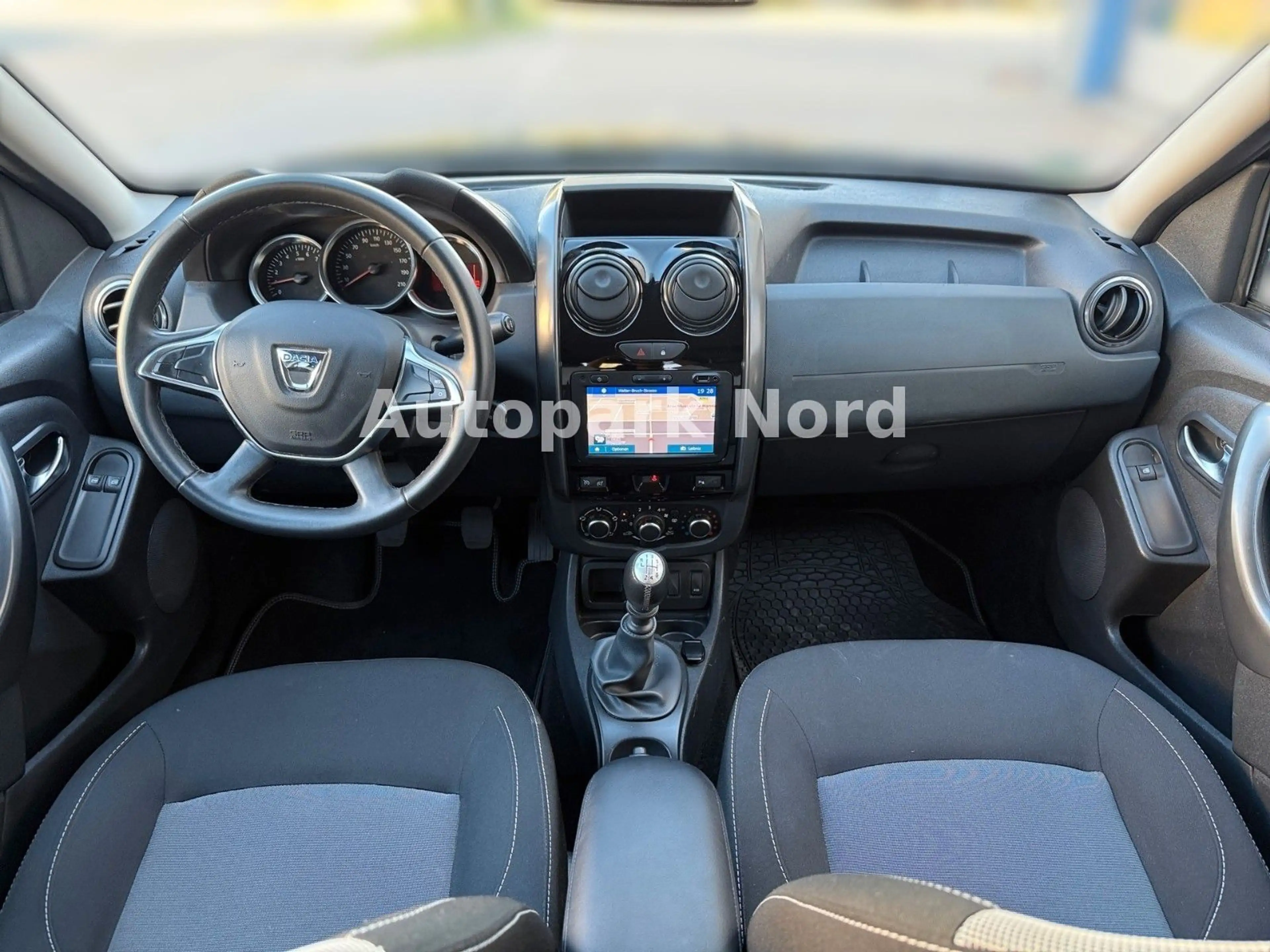 Dacia Duster Black Shadow 4x2/1.HAND/KAMERA/SHZ/TEMP — photo 9