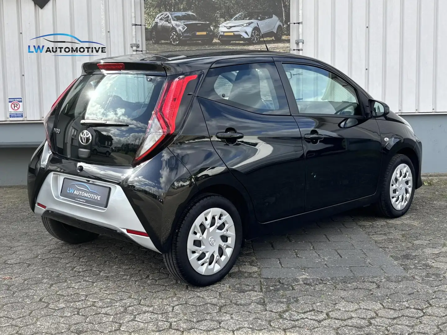 Toyota Aygo 1.0 VVT-i X-Play Limited | Cabrio/open dak | Carpl Zwart - 2