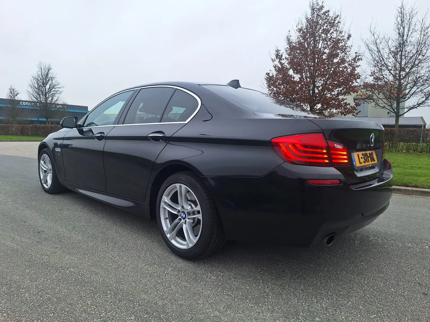 BMW 535 535xi M Sport Edition crna - 2