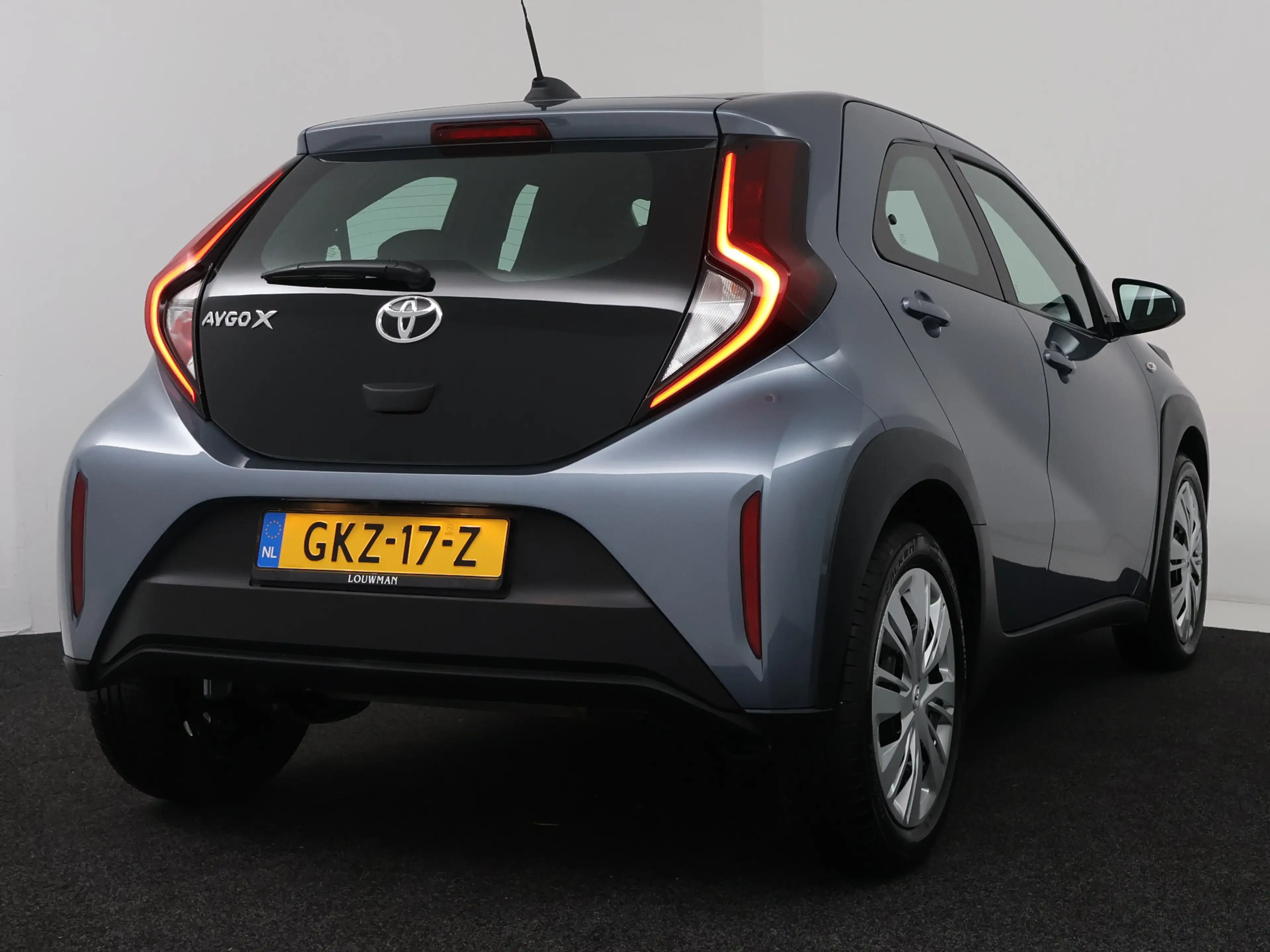 Toyota Aygo X 1.0 VVT-i MT Play | Apple CarPlay / Android Auto ( — photo 2