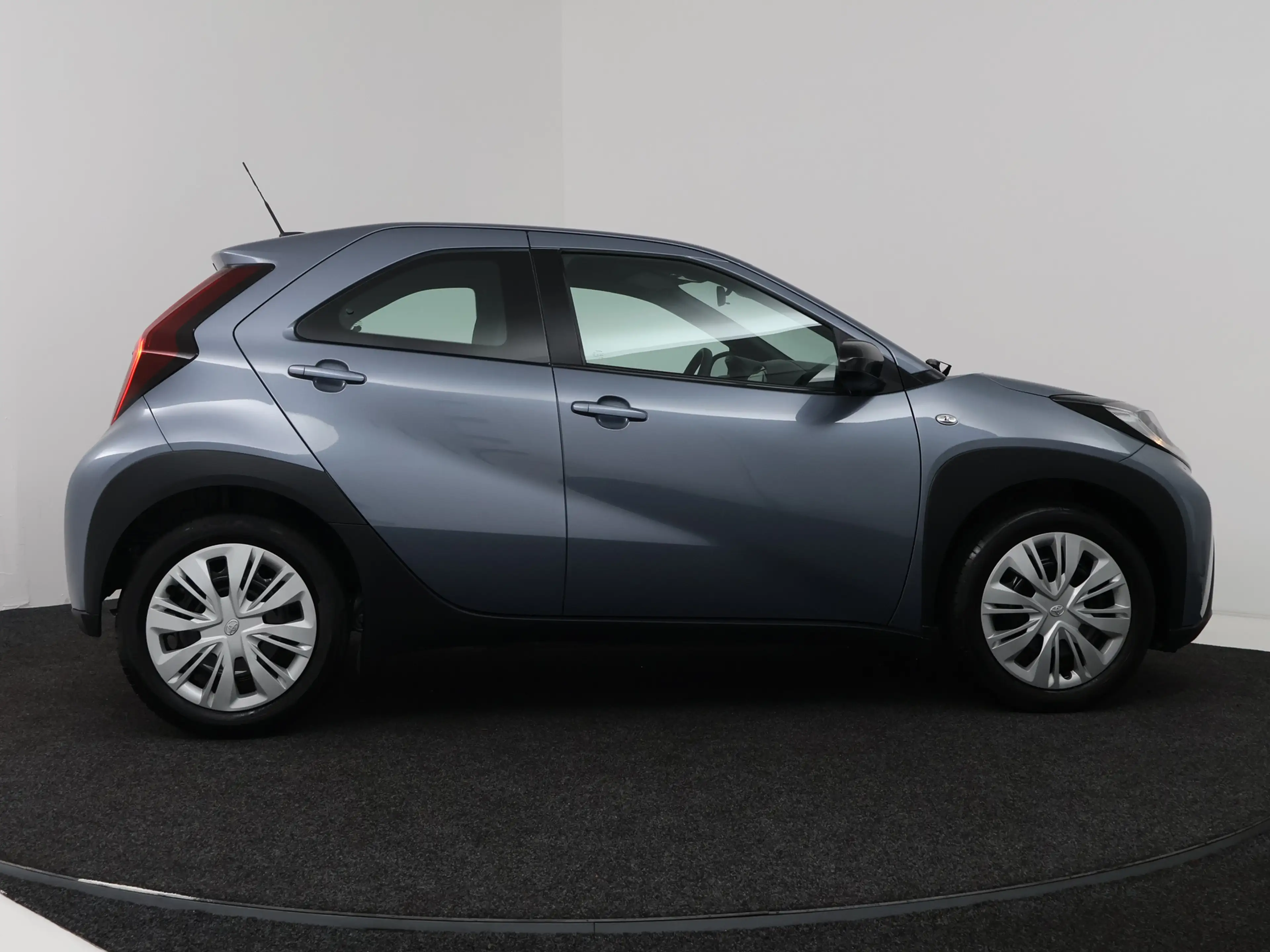 Toyota Aygo X 1.0 VVT-i MT Play | Apple CarPlay / Android Auto ( — photo 14