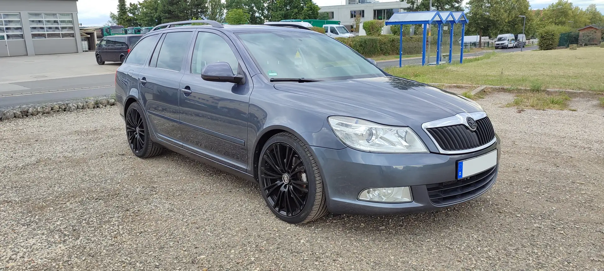 Skoda Octavia Combi 1.8 TSI FAMILY Grau - 2