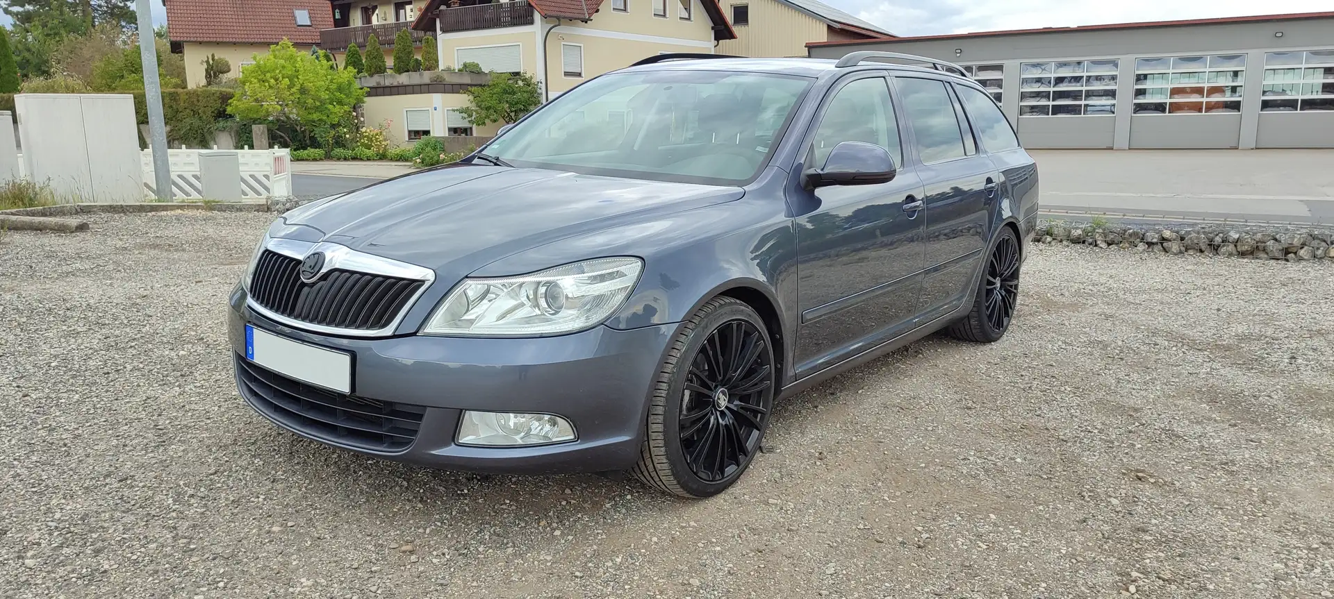 Skoda Octavia Combi 1.8 TSI FAMILY Grau - 1