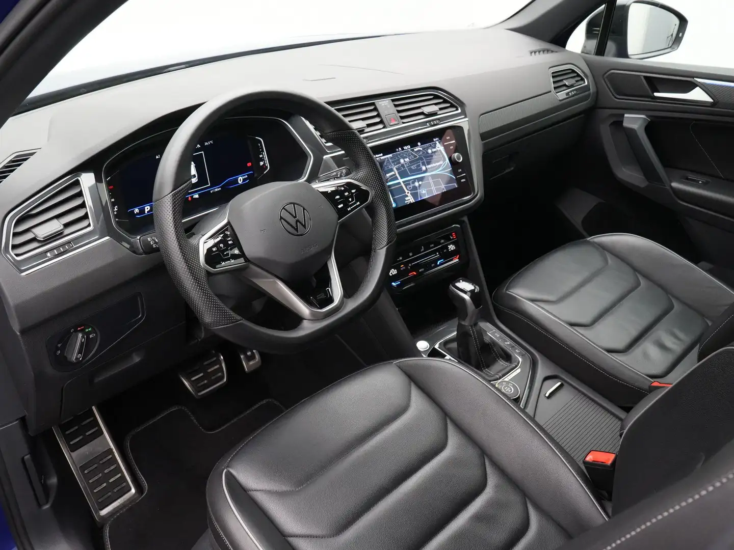 Volkswagen Tiguan 2.0 TSI 230 pk DSG 4Motion R-line | IQ Light | 360 Blauw - 2
