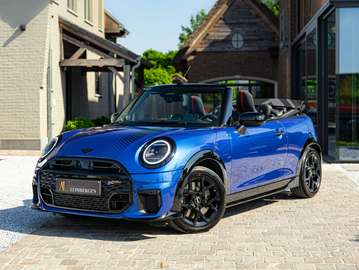John Cooper Works uitvoering / Head-Up Display / Massagefunctie / Harman/ Kardon / Surround View / Stoelverwarming
