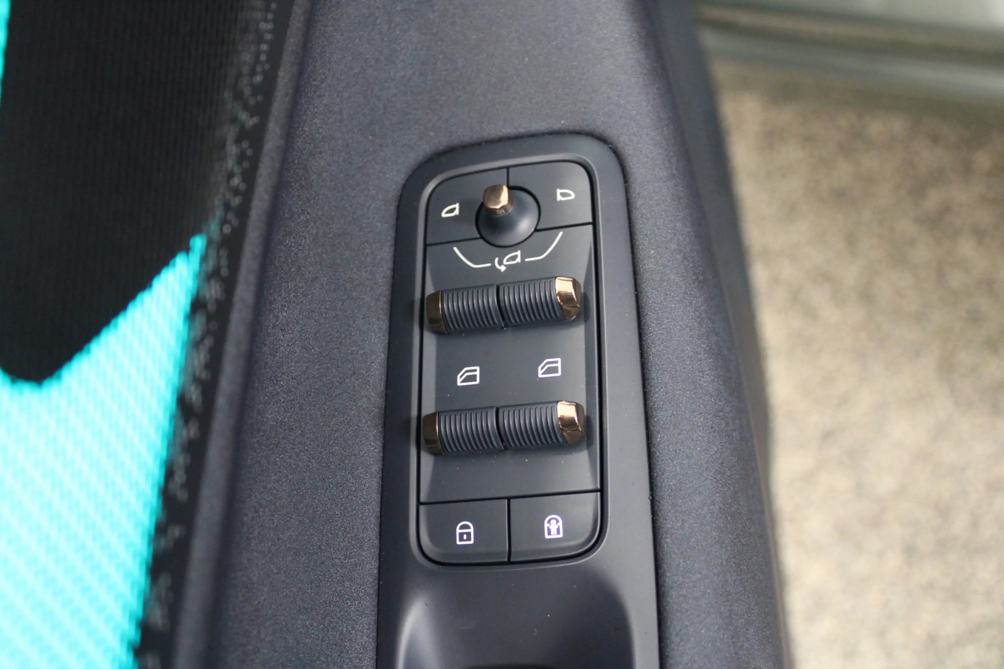 Lynk & Co 08 1.5 More — photo 20