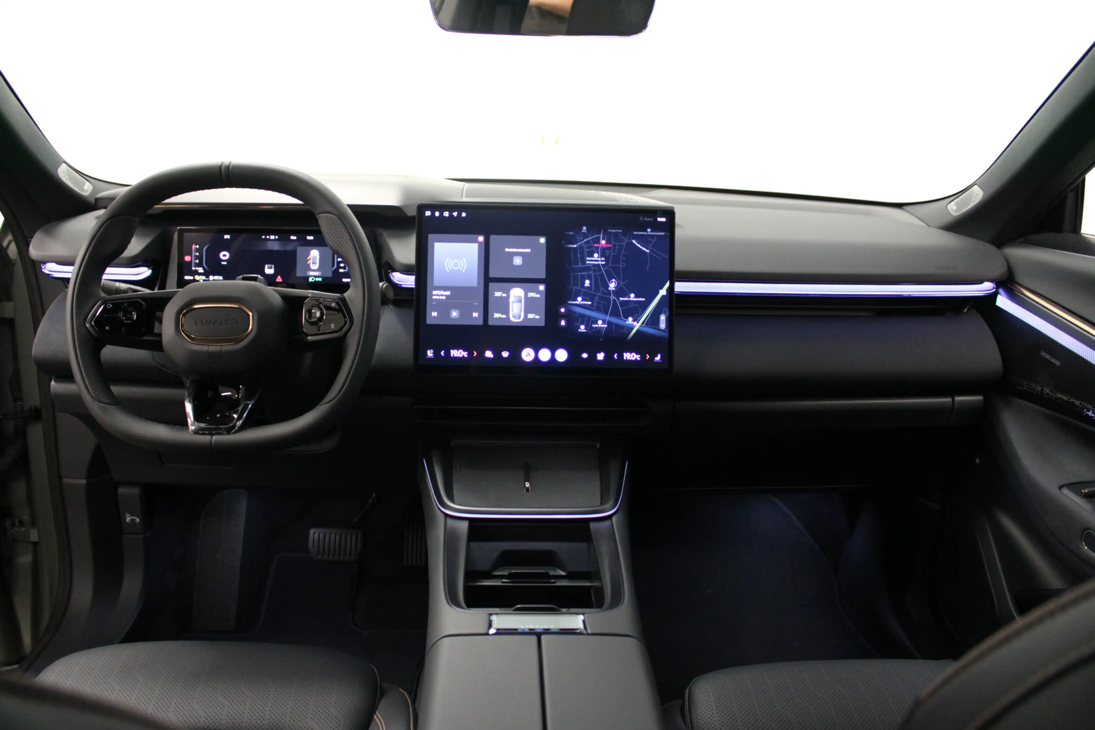 Lynk & Co 08 1.5 More — photo 3