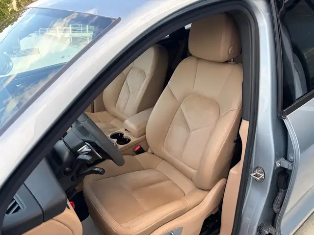 Porsche Macan view 10