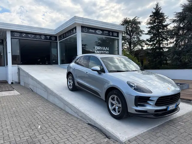 Porsche Macan view 2