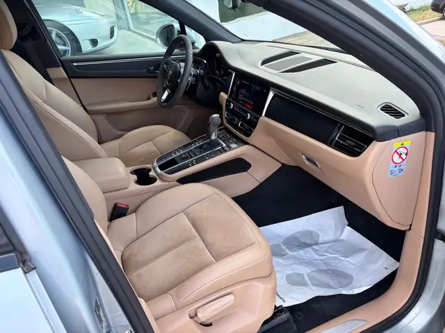 Porsche Macan view 8