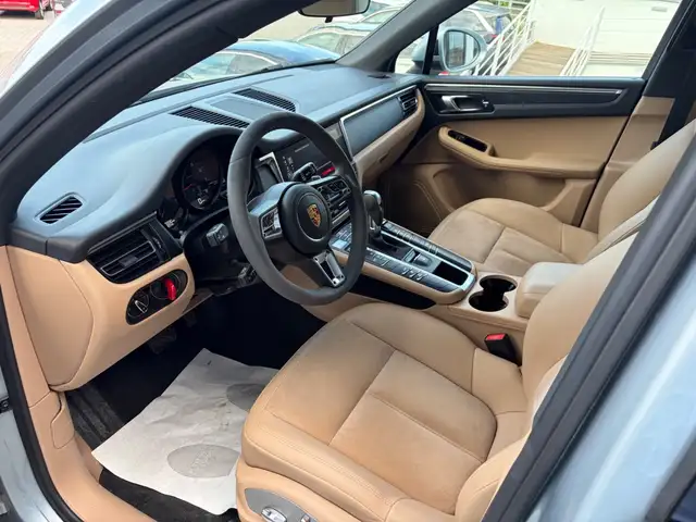Porsche Macan view 11