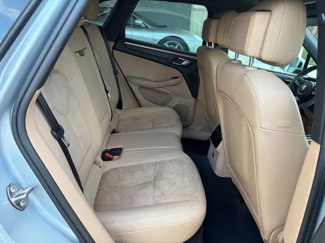 Porsche Macan view 9