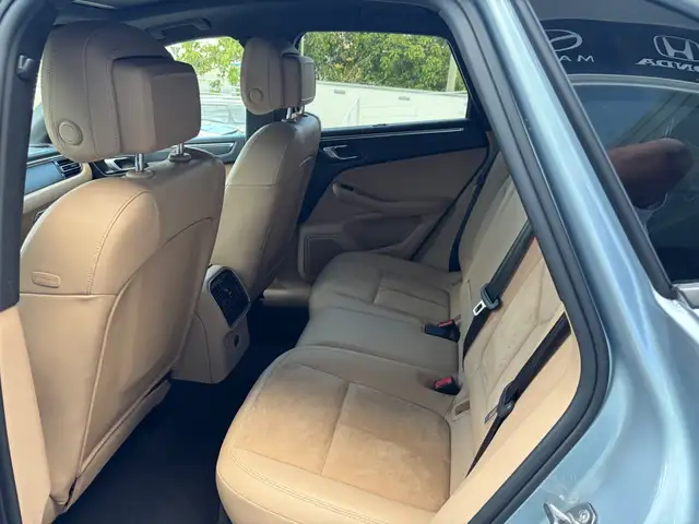Porsche Macan view 13