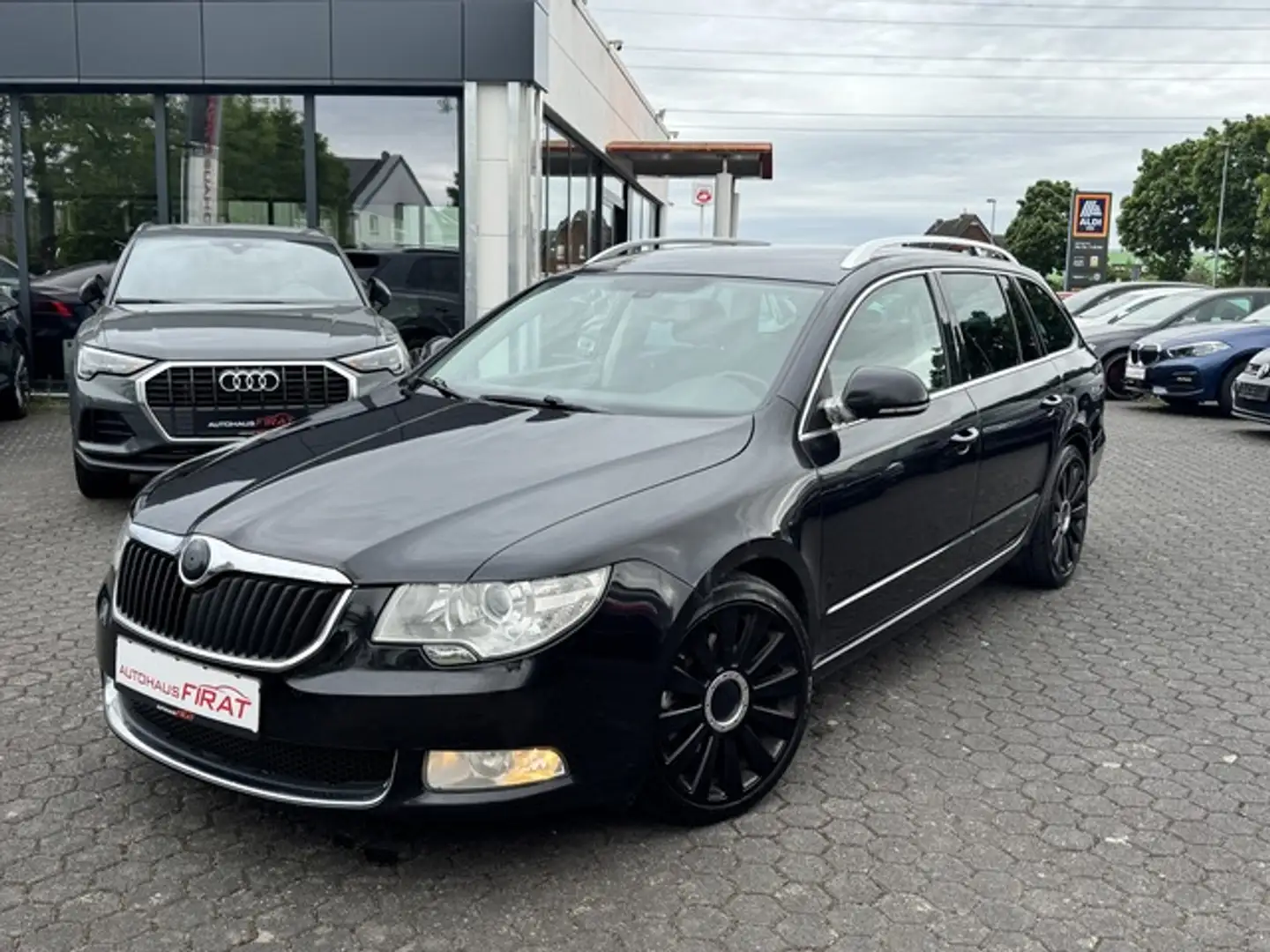 Skoda Superb Combi Ambition 2,0 TDI°Navi°Memory Paket° Noir - 1