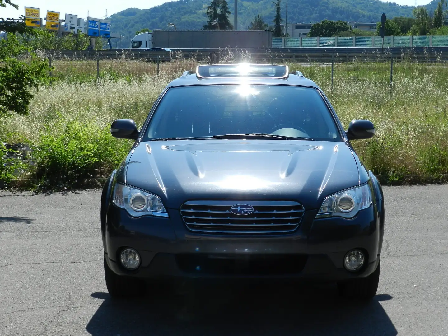 Subaru OUTBACK 2.5 bi-fuel Black Limited siva - 2