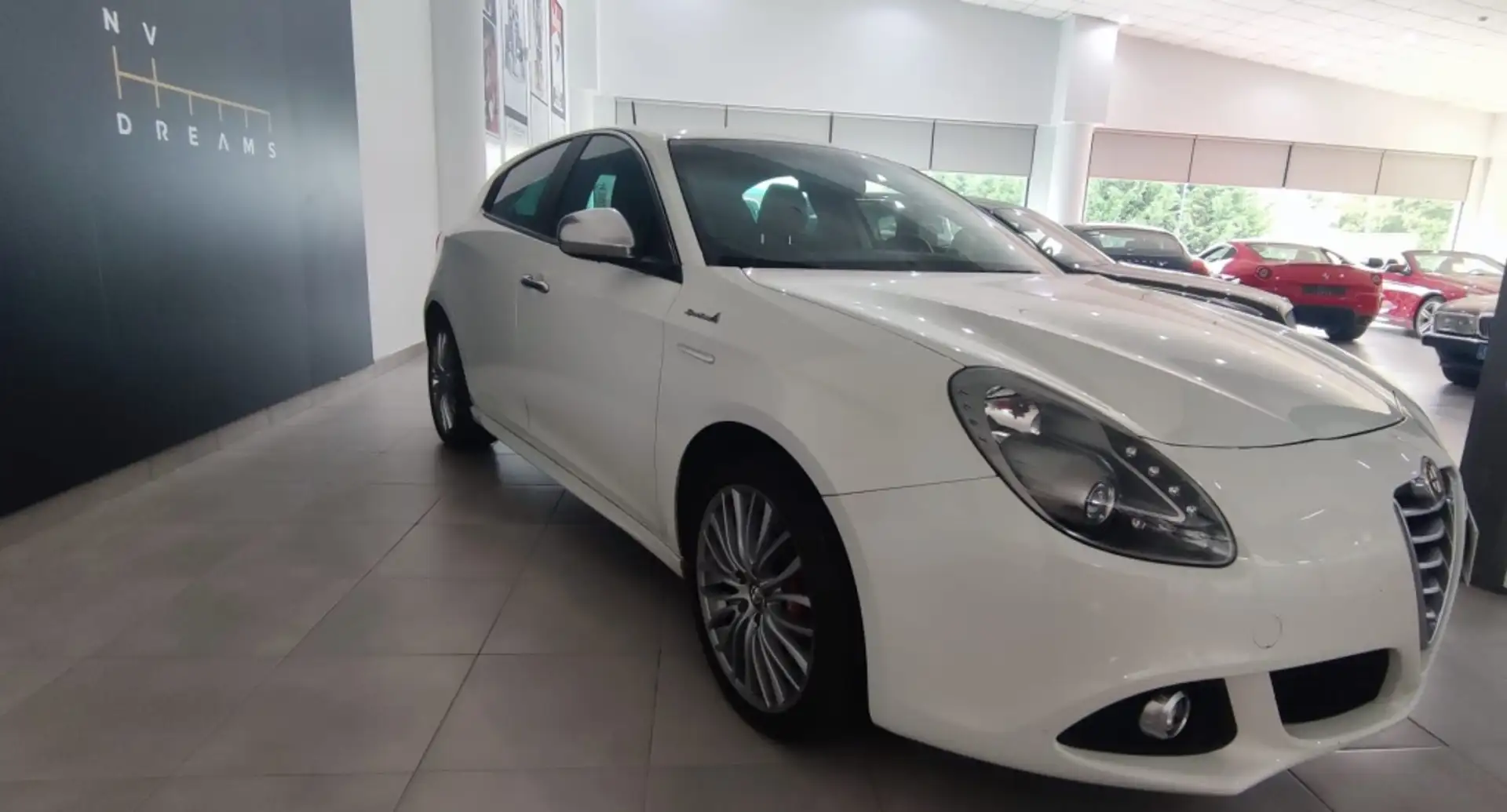 Alfa Romeo Giulietta 2.0JTDm Distinctive 150 Blanc - 1