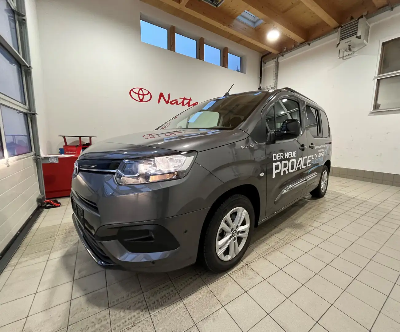Toyota Proace City Verso L1 Electric 50kWh Family Grau - 2