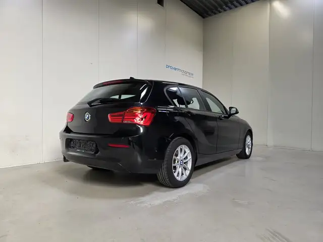 BMW 1 Series view 3