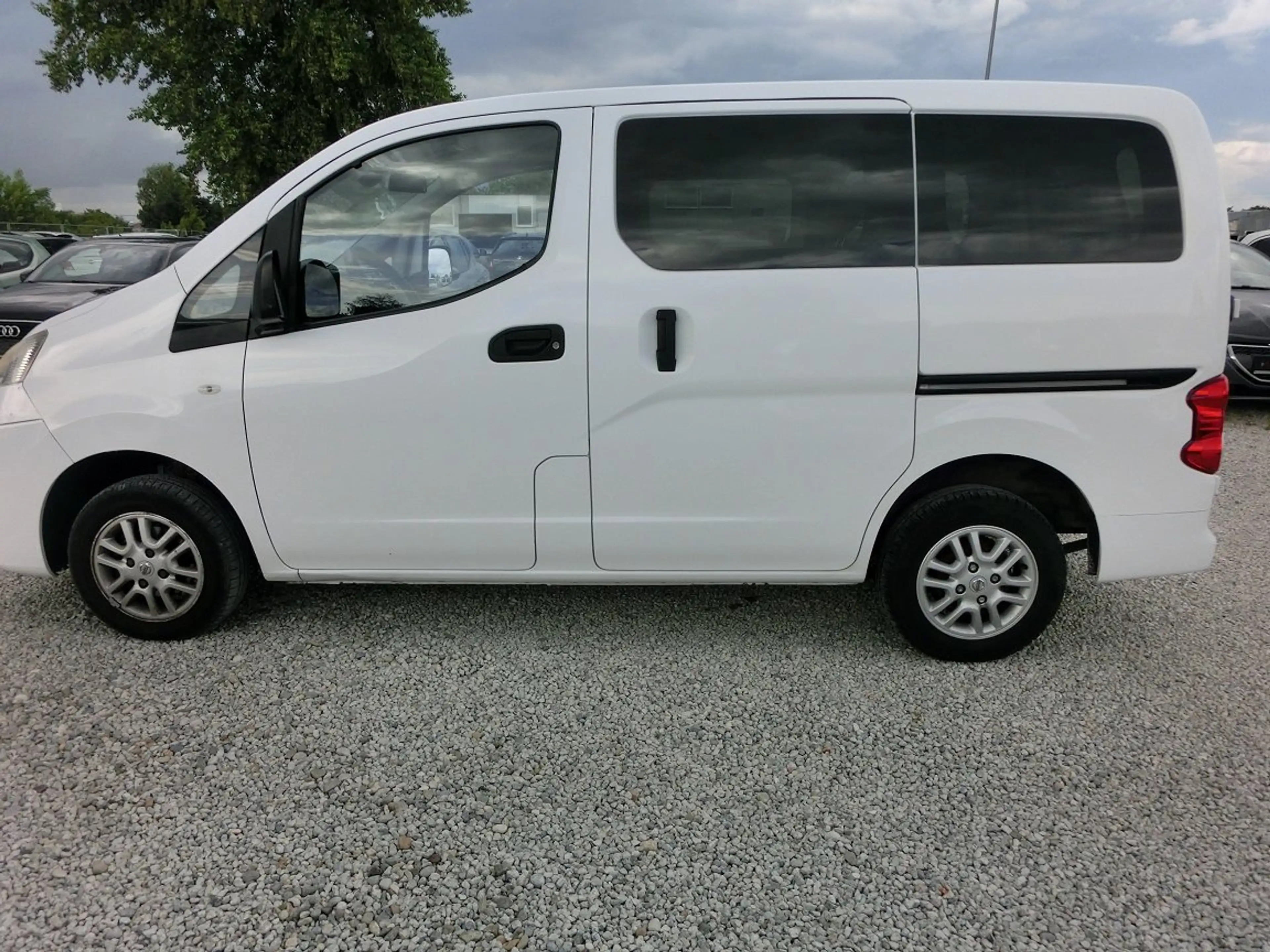 Nissan Evalia 5 Sitze — photo 3