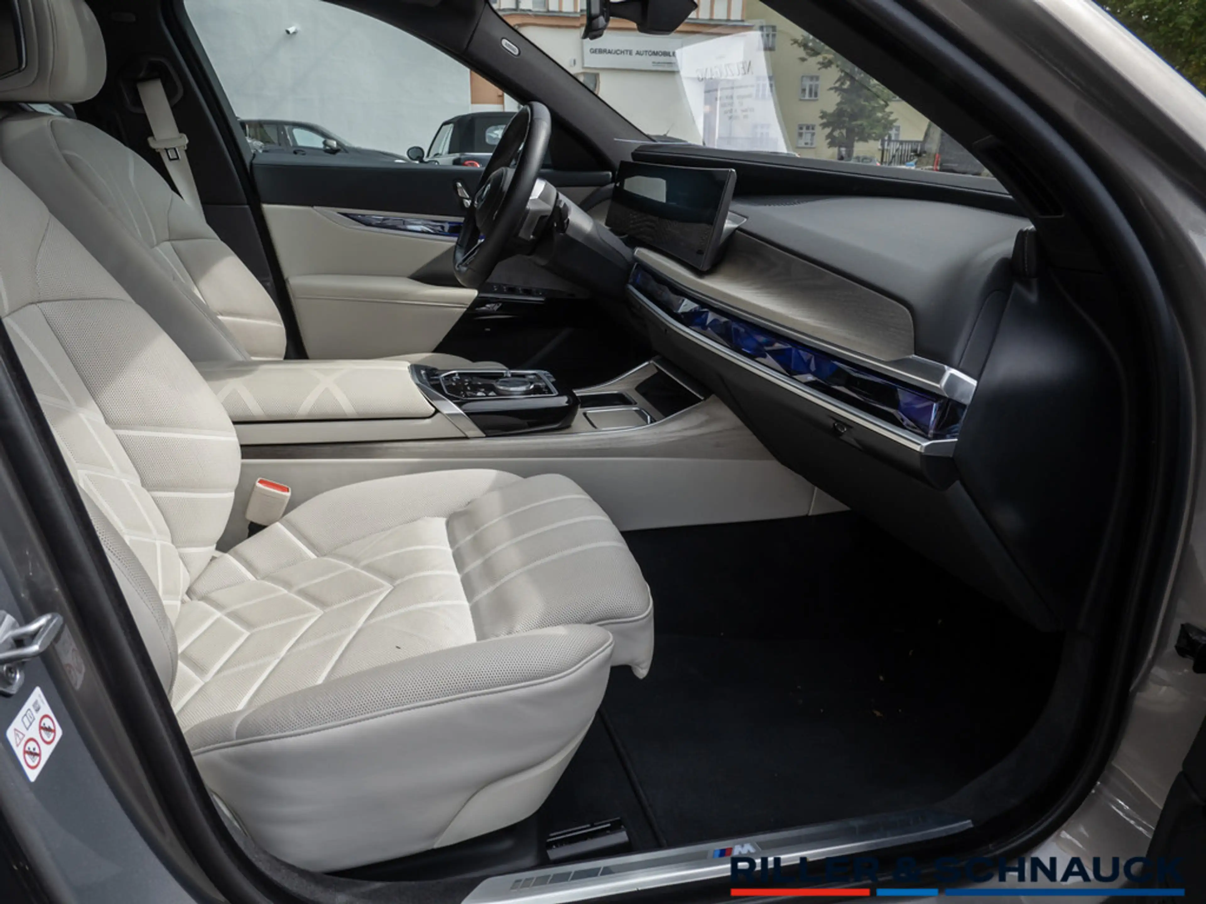 BMW i7 xDrive 60 M-Sport PRO B&W+PANO+MASSAGE+IND — photo 7