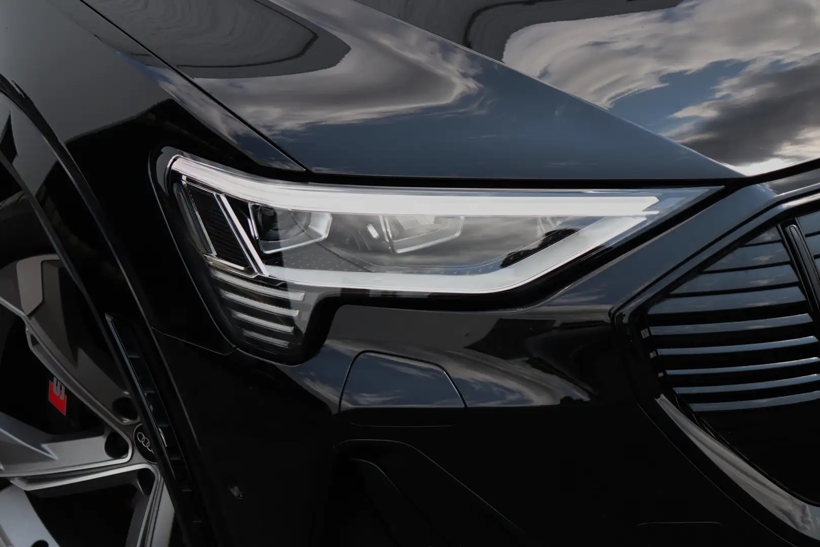 Audi e-tron S Sportrback Quattro - Pano/S-Seats/Memory/B&O/22" Чорний - 2