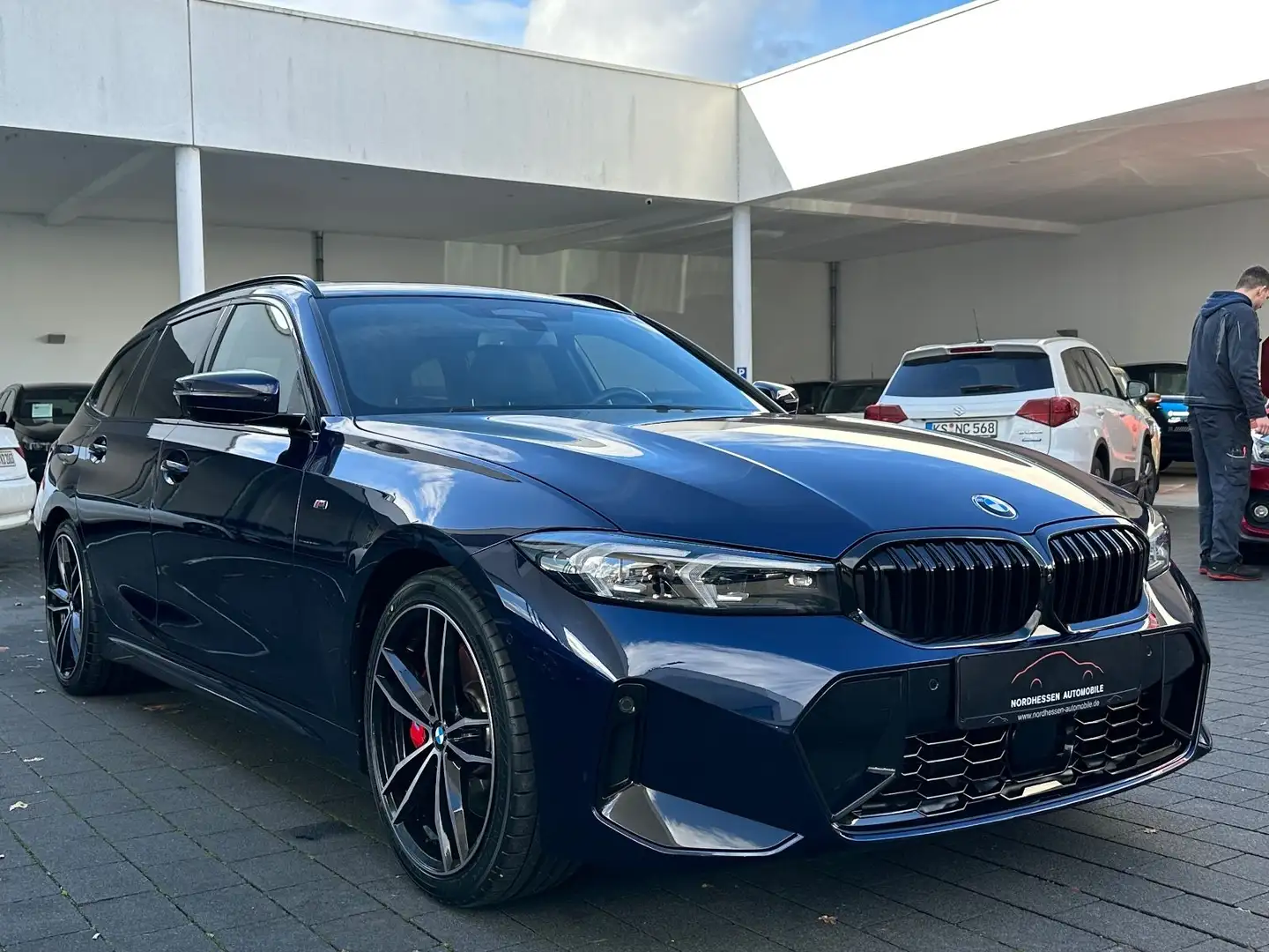BMW 320 i Touring M Sport Pro | Standheizung | AHK Bleu - 2