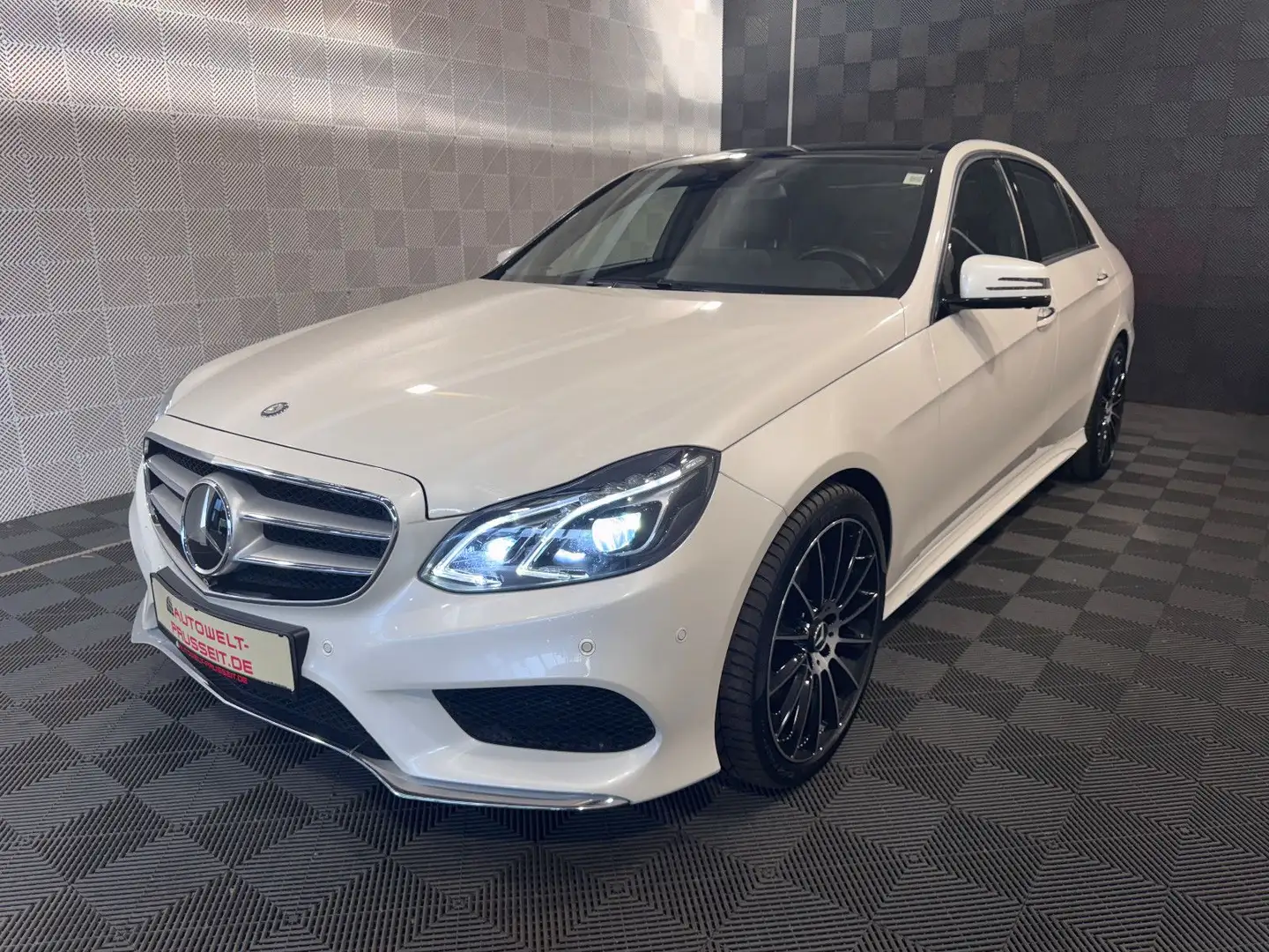 Mercedes-Benz E 500 Lim.*AMG*4MA-360°-PANO-ACC-B&O-LUFT-STAND.H Weiß - 2