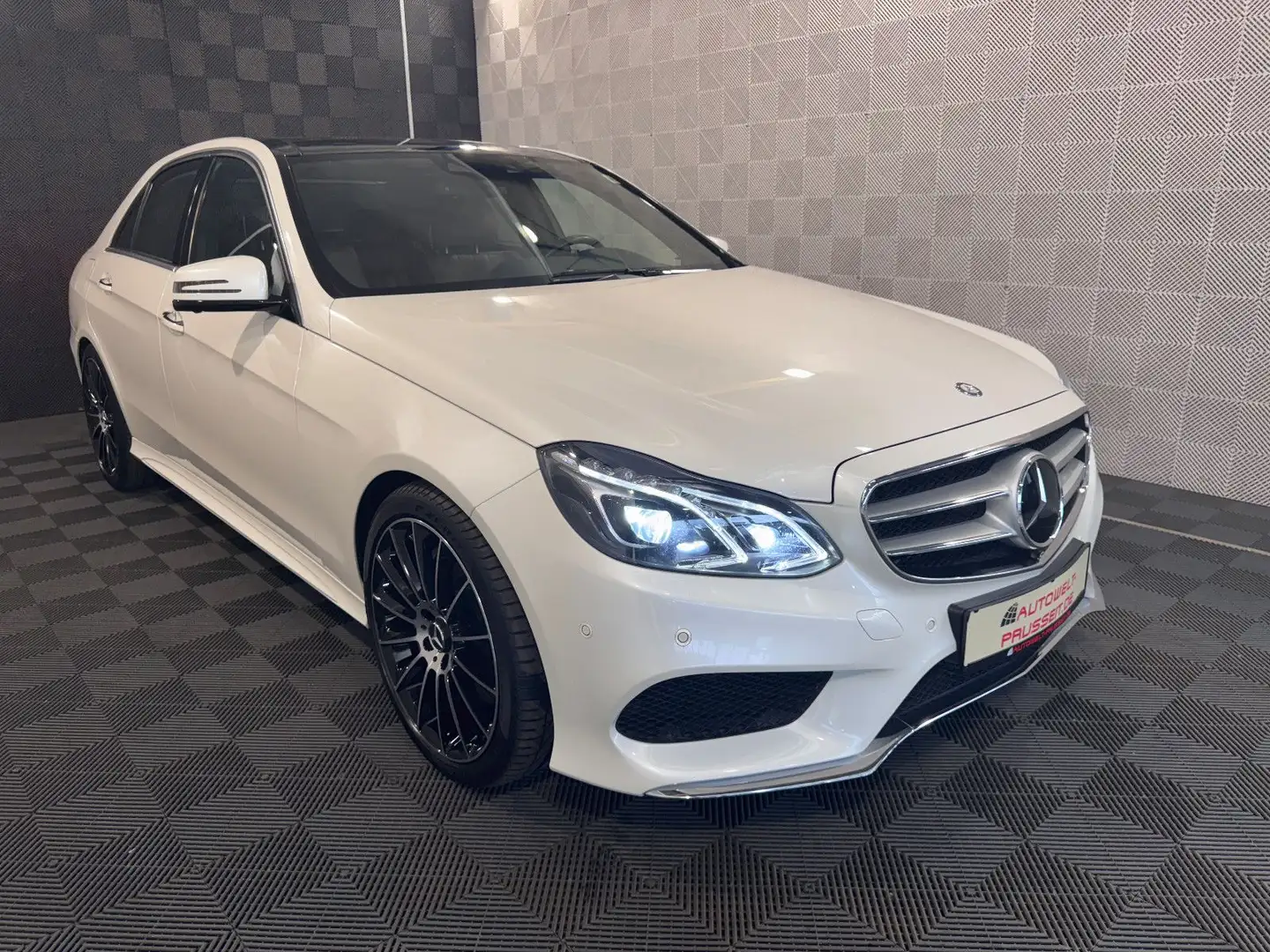 Mercedes-Benz E 500 Lim.*AMG*4MA-360°-PANO-ACC-B&O-LUFT-STAND.H Weiß - 1