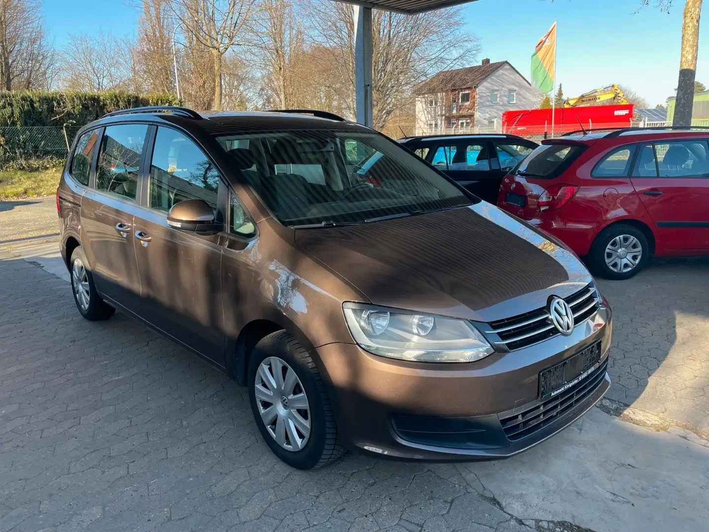 Volkswagen Sharan Trendline BMT **KLIMAAUT.**SITZHZG.**NAVI Braun - 1
