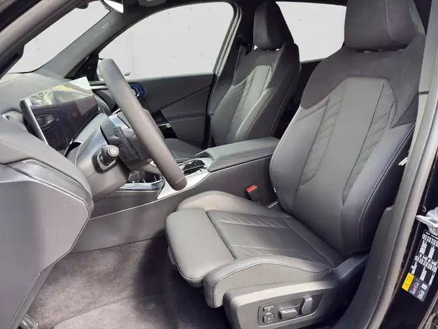 BMW X3 view 8